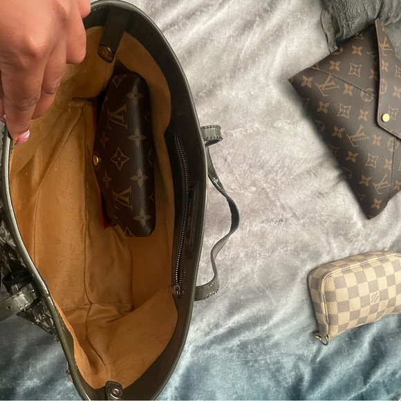 Jimmy Choo Sasha Tote - Picture 10 of 12